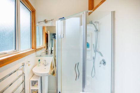 Photo of property in 27 Pahiatua Street, Hokowhitu, Palmerston North, 4410