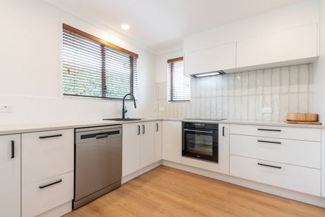 Photo of property in 1/10 Abergeldie Way, Cambridge, 3434