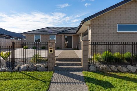 Photo of property in 2 Piharau Crescent, Hurdon, New Plymouth, 4310