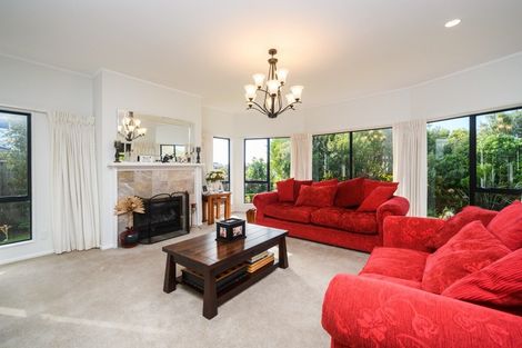 Photo of property in 121 Summerhill Drive, Fitzherbert, Palmerston North, 4410