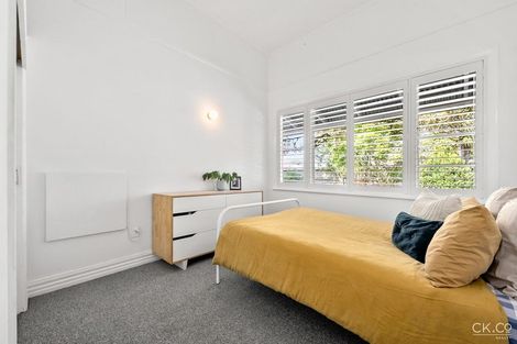 Photo of property in 2 Barton Road, Heretaunga, Upper Hutt, 5018