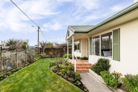 Photo of property in 2 Guthrie Road, Havelock North, 4130