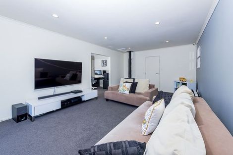 Photo of property in 2a Renata Crescent, Te Atatu Peninsula, Auckland, 0610