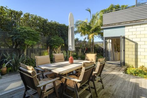 Photo of property in 28 Seaview Road, Otumoetai, Tauranga, 3110