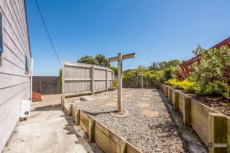 Photo of property in 41 Pekanga Road, Normandale, Lower Hutt, 5010