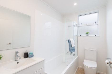 Photo of property in 6/154 Whites Line East, Waiwhetu, Lower Hutt, 5010