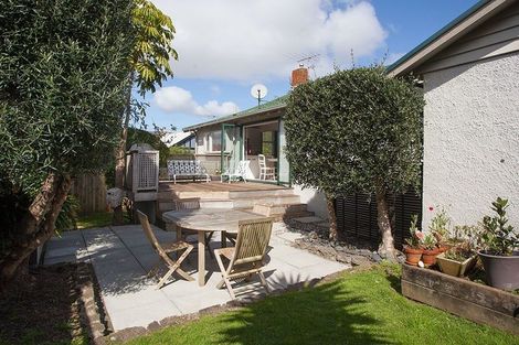 Photo of property in 4 Kowhatu Road, One Tree Hill, Auckland, 1061