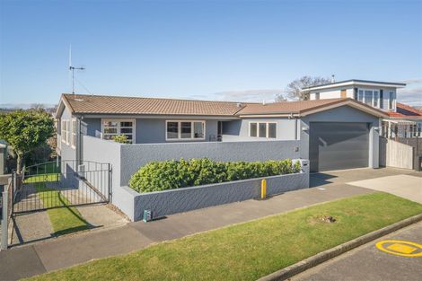 Photo of property in 51 Lincoln Terrace, Hokowhitu, Palmerston North, 4410
