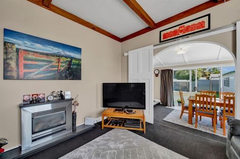 Photo of property in 29 Douglas Street, Hawera, 4610