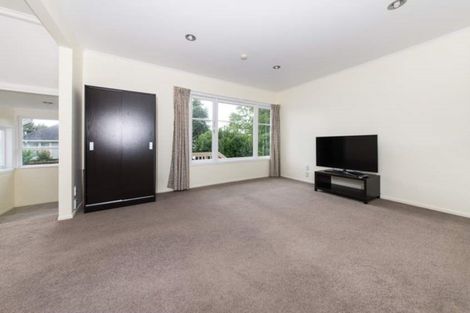 Photo of property in 17 Alma Street, Te Atatu South, Auckland, 0610