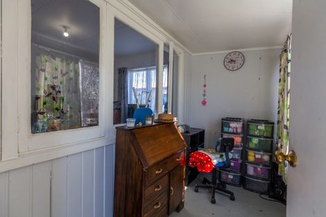 Photo of property in 21 Hayward Road, Ngatea, 3503