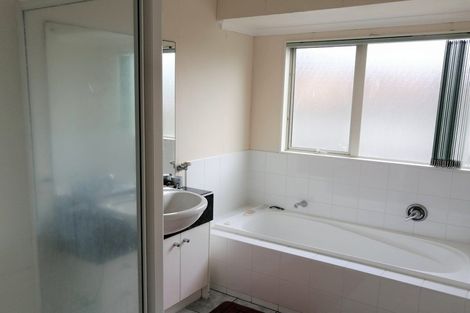 Photo of property in 14 Mellefont Close, East Tamaki Heights, Auckland, 2016