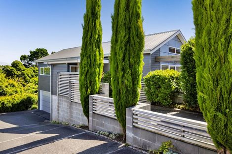 Photo of property in 11 Margaret Place, Merrilands, New Plymouth, 4312