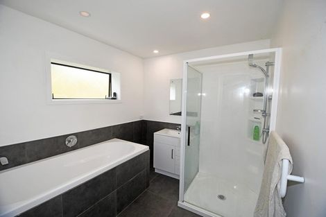 Photo of property in 17 Lupis Way, Kaiwaka, 0573