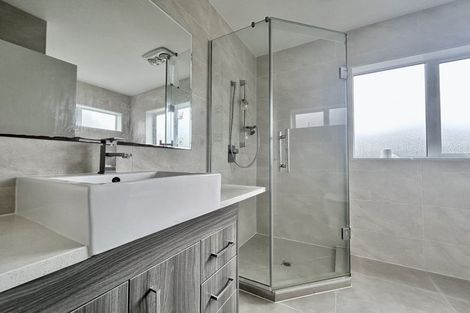 Photo of property in 28 Mantra Road, Massey, Auckland, 0614