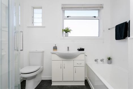 Photo of property in 117 Taupo View Road, Taupo, 3330