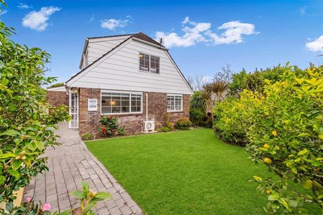 Photo of property in 1/5 Kadina Place, Botany Downs, Auckland, 2010