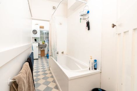 Photo of property in 76a Kelburn Parade, Kelburn, Wellington, 6012