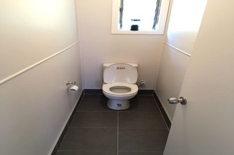 Photo of property in 4 Kirrie Avenue, Te Atatu South, Auckland, 0610