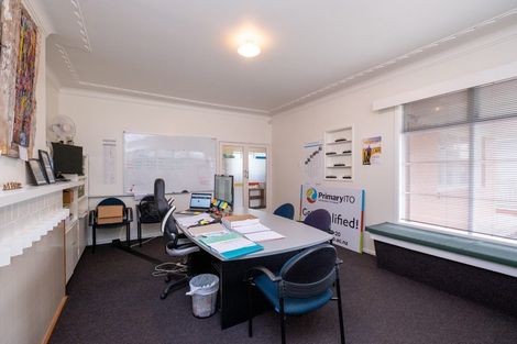 Photo of property in 379 Broadway, Stratford, 4332