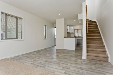 Photo of property in 5/4 John Jennings Drive, Oteha, Auckland, 0632