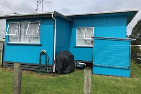 Photo of property in 11 Second Avenue, Urenui, 4377