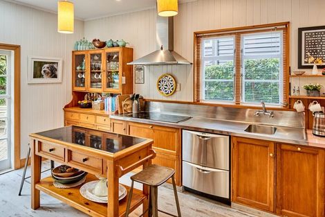 Photo of property in 267 Muritai Road, Eastbourne, Lower Hutt, 5013