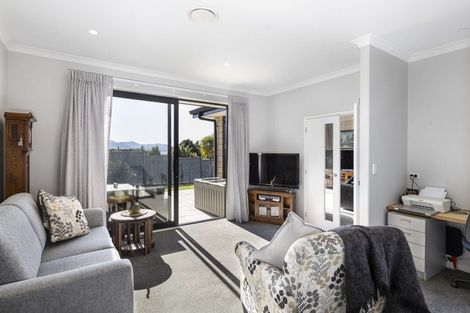 Photo of property in 10 Admiralty Place, Waikawa, Picton, 7220