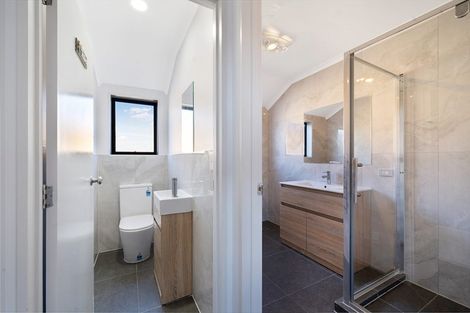 Photo of property in 18 Plumstead Rise, Glen Eden, Auckland, 0602