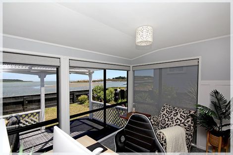 Photo of property in 9 Rosvall Place, Foxton Beach, Foxton, 4815