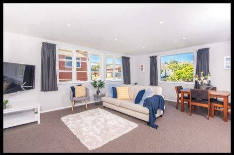 Photo of property in 37a Victory Crescent, Tawa, Wellington, 5028