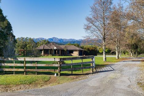 Photo of property in 14 Pukematawai Lane, Levin, 5571