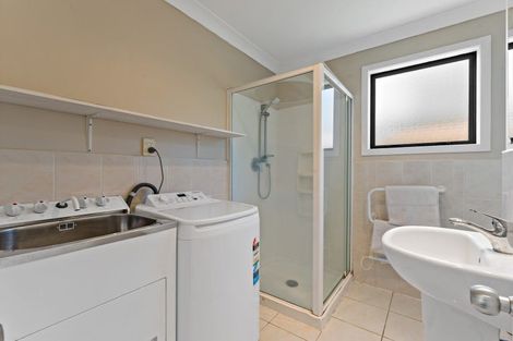 Photo of property in 11 Mackwell Road, Fairview Heights, Auckland, 0632