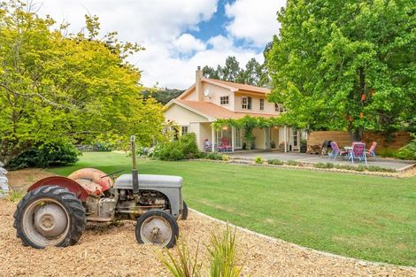 Photo of property in 32 Crowther Road, Wainuiomata, 5373