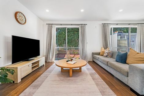 Photo of property in 11 Andara Close, Pinehill, Auckland, 0632