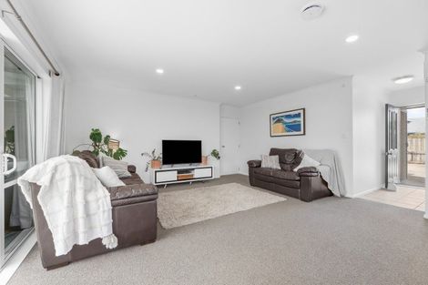 Photo of property in 8 Evergreen Glade, Papamoa Beach, Papamoa, 3118