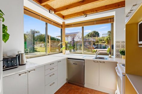 Photo of property in 106 Paetawa Road, Peka Peka, Waikanae, 5391