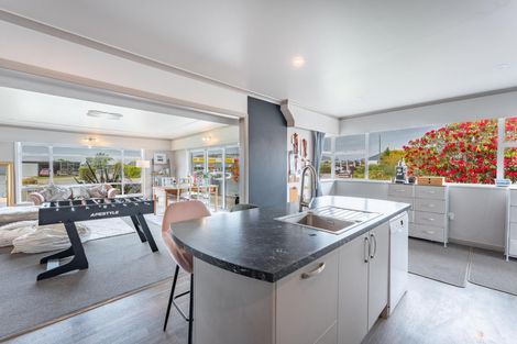 Photo of property in 30 Timaru Road, Waimate, 7924