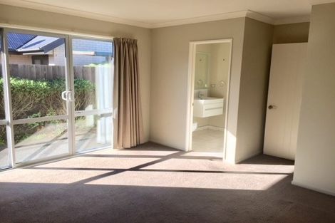 Photo of property in 19 Papaumu Green, Parklands, Christchurch, 8083