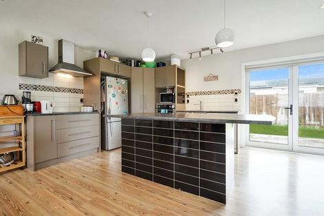 Photo of property in 1/17a Tawa Road, Te Atatu Peninsula, Auckland, 0610