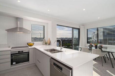 Photo of property in 1 Tuhono Lane, Northcote, Auckland, 0627