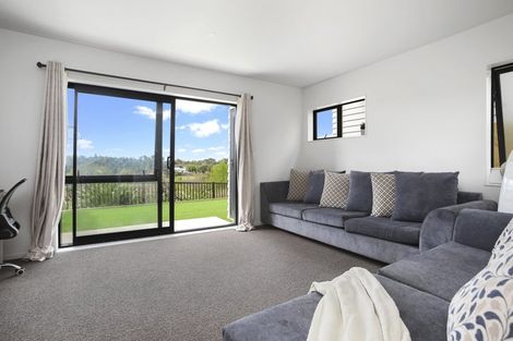 Photo of property in 38 Matawhanga Drive, Wattle Downs, Auckland, 2103