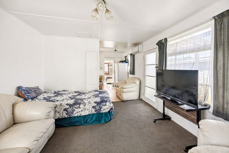 Photo of property in 50 Taylor Road, Mangere Bridge, Auckland, 2022