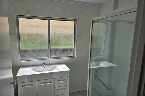 Photo of property in 1/16 Wernham Place, Northcote, Auckland, 0626