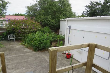 Photo of property in 27 Karaka Crescent, Levin, 5510