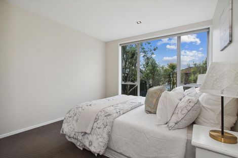 Photo of property in 4a Korotaha Terrace, Rothesay Bay, Auckland, 0630