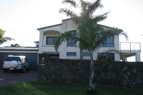 Photo of property in 18 Bocage Lane, West Harbour, Auckland, 0618