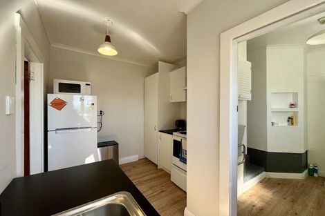 Photo of property in 94 Sutherland Road, Melrose, Wellington, 6023