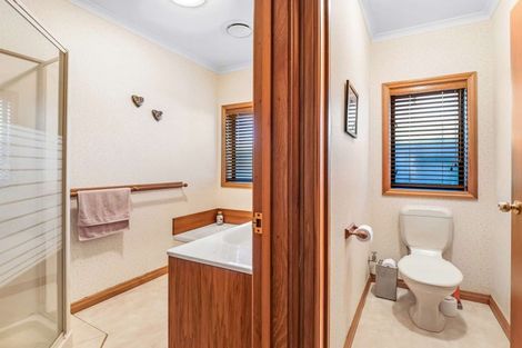 Photo of property in 43 Kilkenny Place, Fitzherbert, Palmerston North, 4410