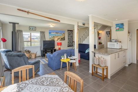 Photo of property in 5 Koromiko Street, Otaki Beach, Otaki, 5512